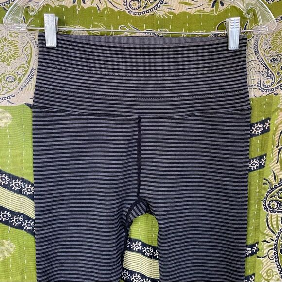 Spiritual Gangster Black Love Sculpt Striped Leggings Size Medium/ Large - Picture 3 of 15